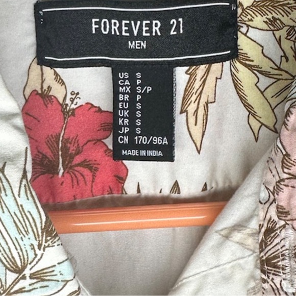 Forever 21 | Men’s Button down shirt | Size: S | Red/white floral | Pre-Owned - Picture 2 of 3